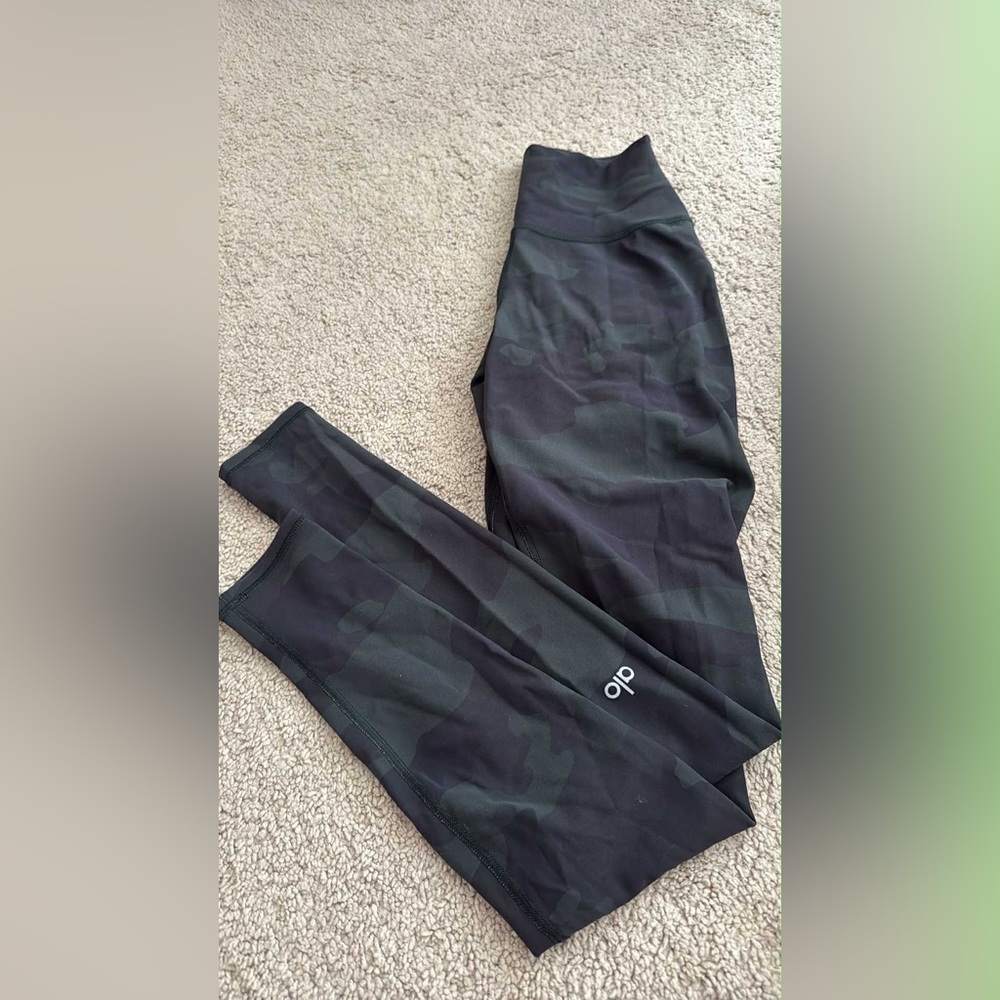 ALO Yoga Dark Camouflage Leggings